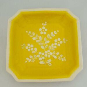 Vintage Vee Jackson Yellow White Flowers Square Flowered Plate Signature On Back